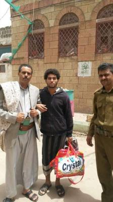  - افرجت النيابات العامة في محافظات صنعاء وذمار وإب والحديدة عن" 99"سجين من المعسرين ومن الذين عليهم الديات.

